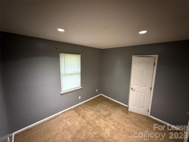 6832 Delta Lake Drive, Charlotte, NC 28215