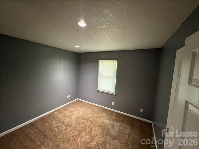 6832 Delta Lake Drive, Charlotte, NC 28215