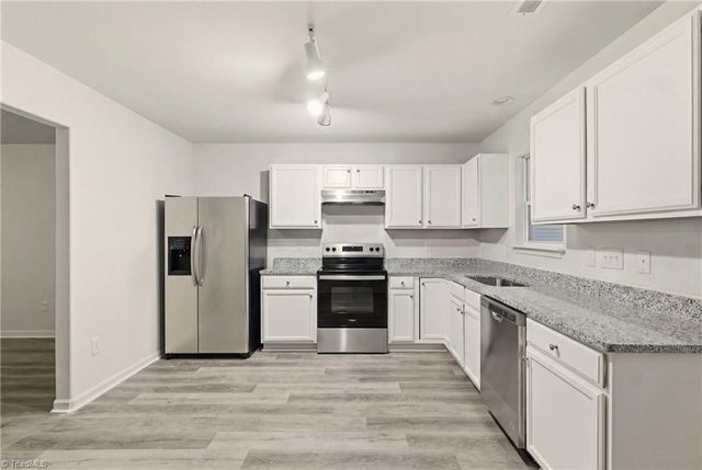 2773 Stonefield Crossing Drive, Winston-salem, NC 27107