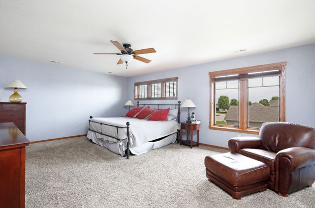 422 Stonegate Court SW, Altoona, IA 50009