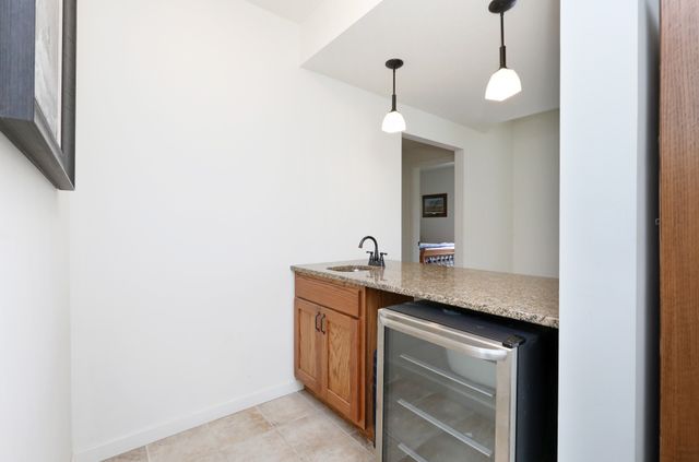422 Stonegate Court SW, Altoona, IA 50009