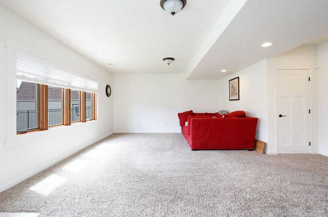 422 Stonegate Court SW, Altoona, IA 50009