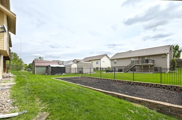 422 Stonegate Court SW, Altoona, IA 50009