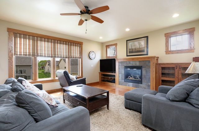 422 Stonegate Court SW, Altoona, IA 50009