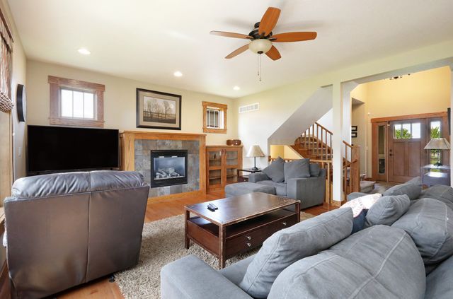 422 Stonegate Court SW, Altoona, IA 50009