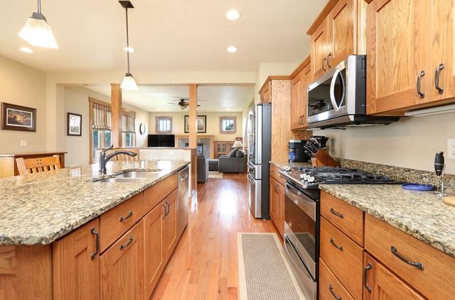 422 Stonegate Court SW, Altoona, IA 50009