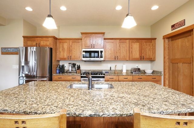 422 Stonegate Court SW, Altoona, IA 50009