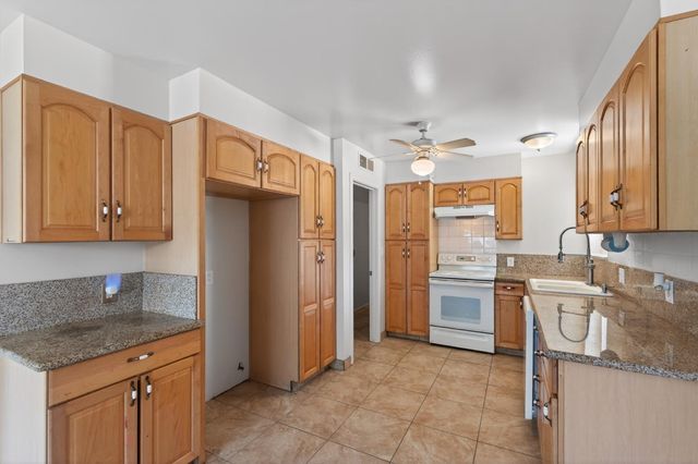 4462 N Van Dyke Avenue, Fresno, CA 93705