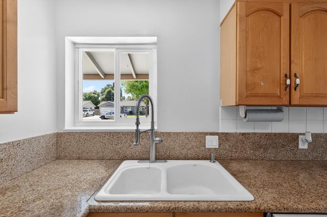 4462 N Van Dyke Avenue, Fresno, CA 93705