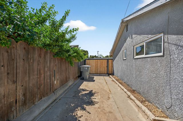 4462 N Van Dyke Avenue, Fresno, CA 93705