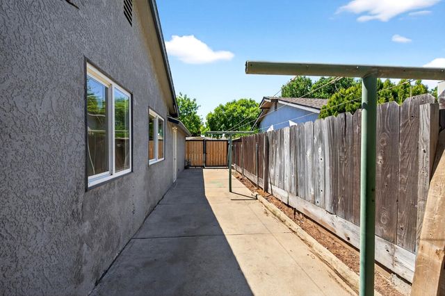 4462 N Van Dyke Avenue, Fresno, CA 93705