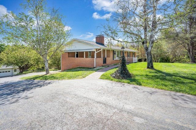 930 Farmington RD, Hardy, VA 24101