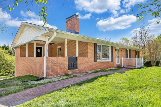 930 Farmington RD, Hardy, VA 24101