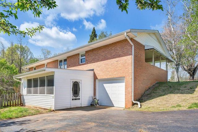 930 Farmington RD, Hardy, VA 24101