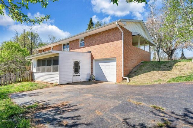 930 Farmington RD, Hardy, VA 24101
