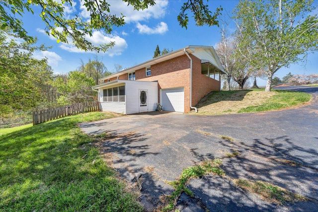 930 Farmington RD, Hardy, VA 24101