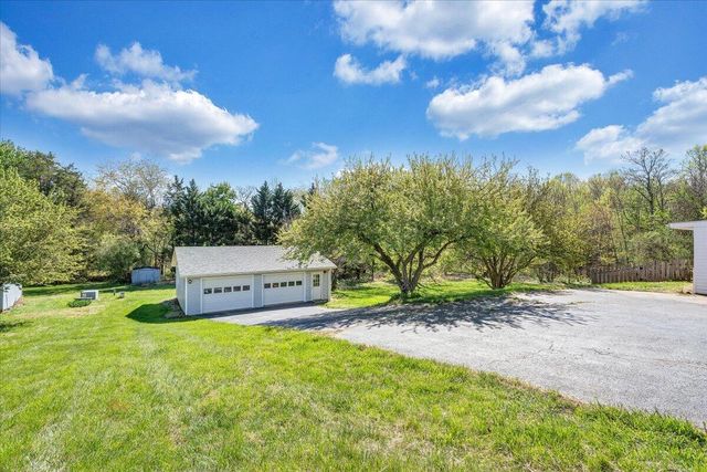 930 Farmington RD, Hardy, VA 24101