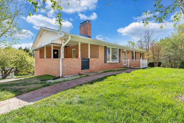930 Farmington RD, Hardy, VA 24101
