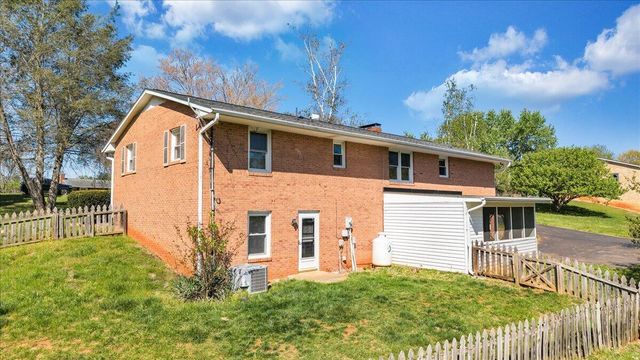 930 Farmington RD, Hardy, VA 24101