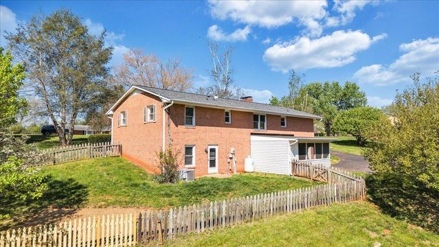 930 Farmington RD, Hardy, VA 24101