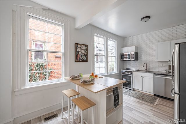 105 Shore St, Petersburg, VA 23803
