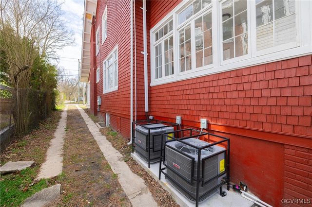 105 Shore St, Petersburg, VA 23803
