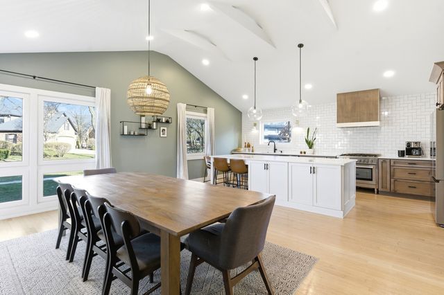 334 E Huntington Lane, Elmhurst, IL 60126