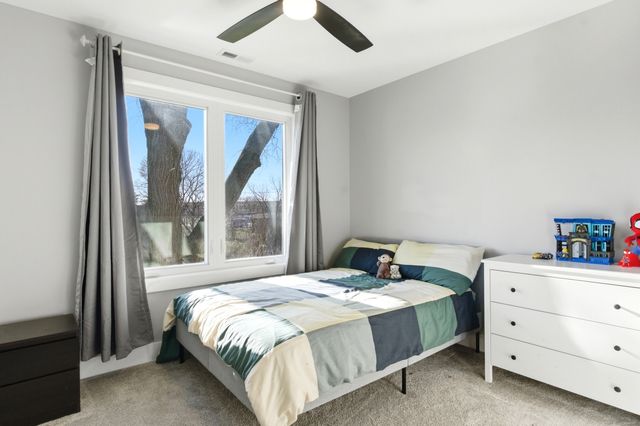 334 E Huntington Lane, Elmhurst, IL 60126