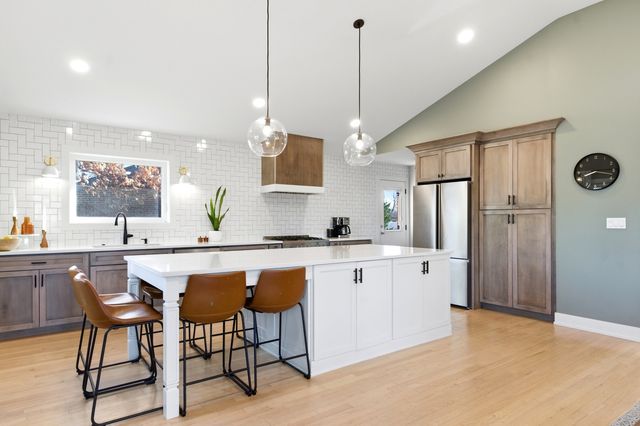 334 E Huntington Lane, Elmhurst, IL 60126