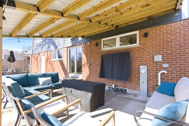 334 E Huntington Lane, Elmhurst, IL 60126
