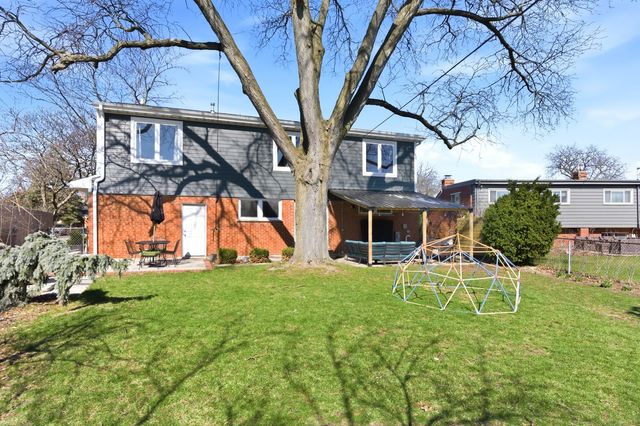 334 E Huntington Lane, Elmhurst, IL 60126