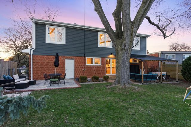 334 E Huntington Lane, Elmhurst, IL 60126