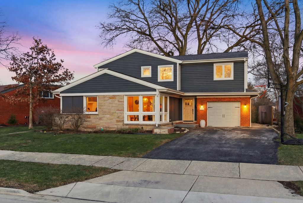 334 E Huntington Lane, Elmhurst, IL 60126