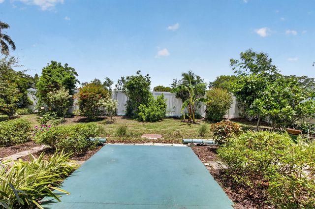 2305 SW 23rd Cranbrook Drive, Boynton Beach, FL 33436