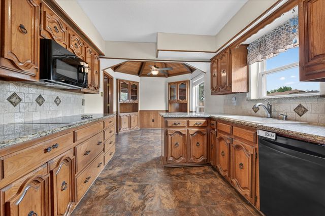 1000 Oxfordshire Drive, Carrollton, TX 75007