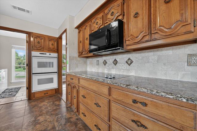 1000 Oxfordshire Drive, Carrollton, TX 75007