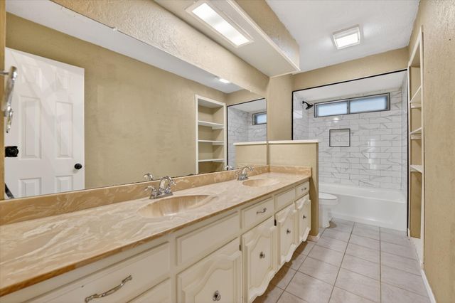 1000 Oxfordshire Drive, Carrollton, TX 75007