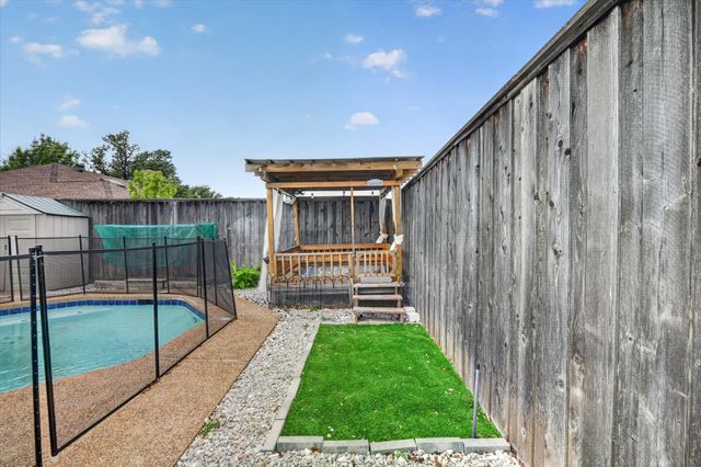 1000 Oxfordshire Drive, Carrollton, TX 75007
