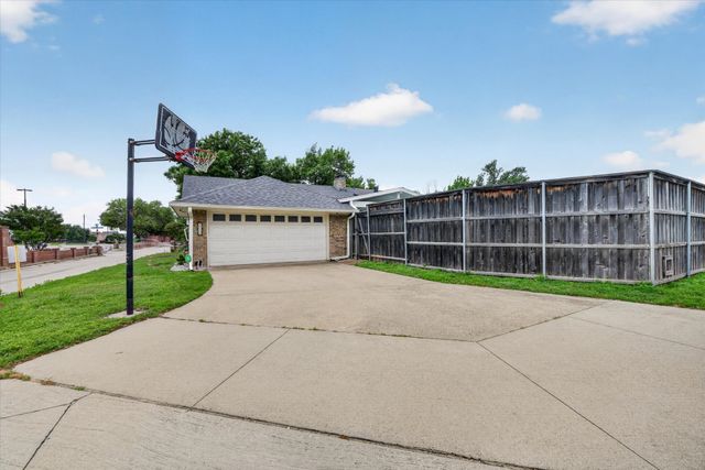 1000 Oxfordshire Drive, Carrollton, TX 75007