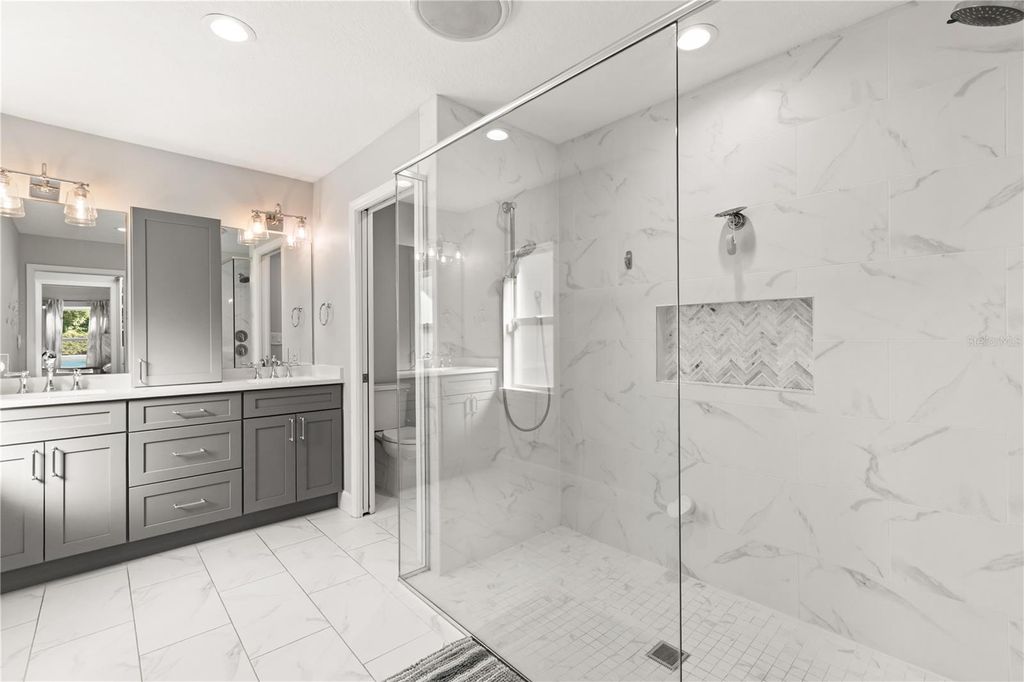 Image 15 of property listing at 608 BRIERCLIFF DRIVE, Orlando, FL 32806