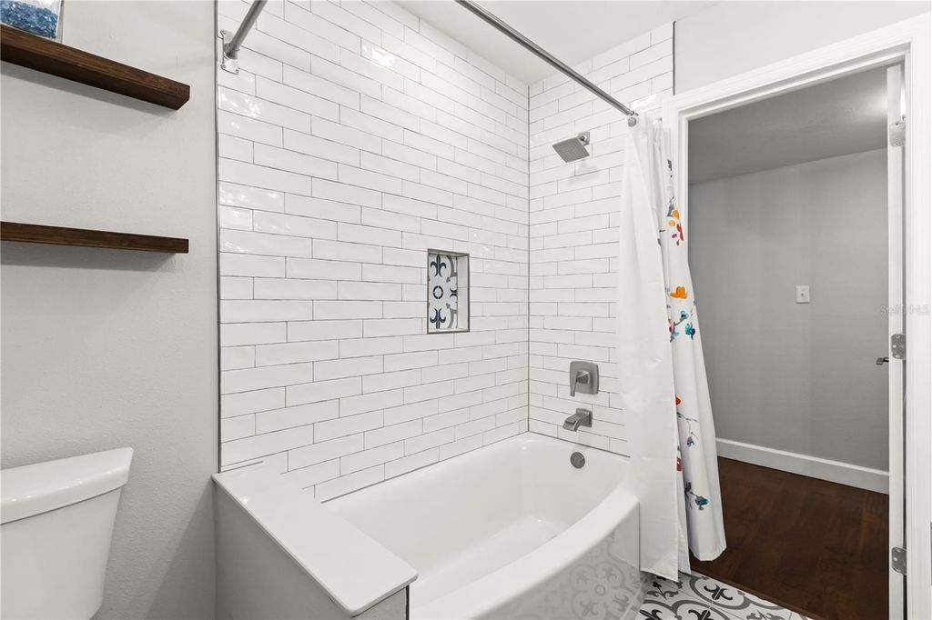 Image 19 of property listing at 608 BRIERCLIFF DRIVE, Orlando, FL 32806