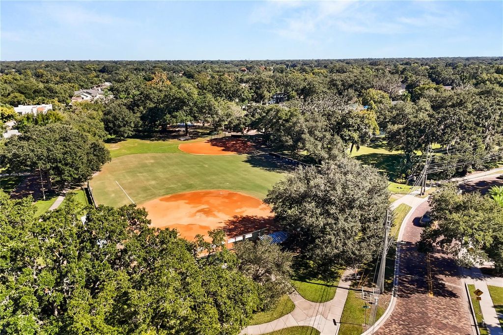 Image 32 of property listing at 608 BRIERCLIFF DRIVE, Orlando, FL 32806