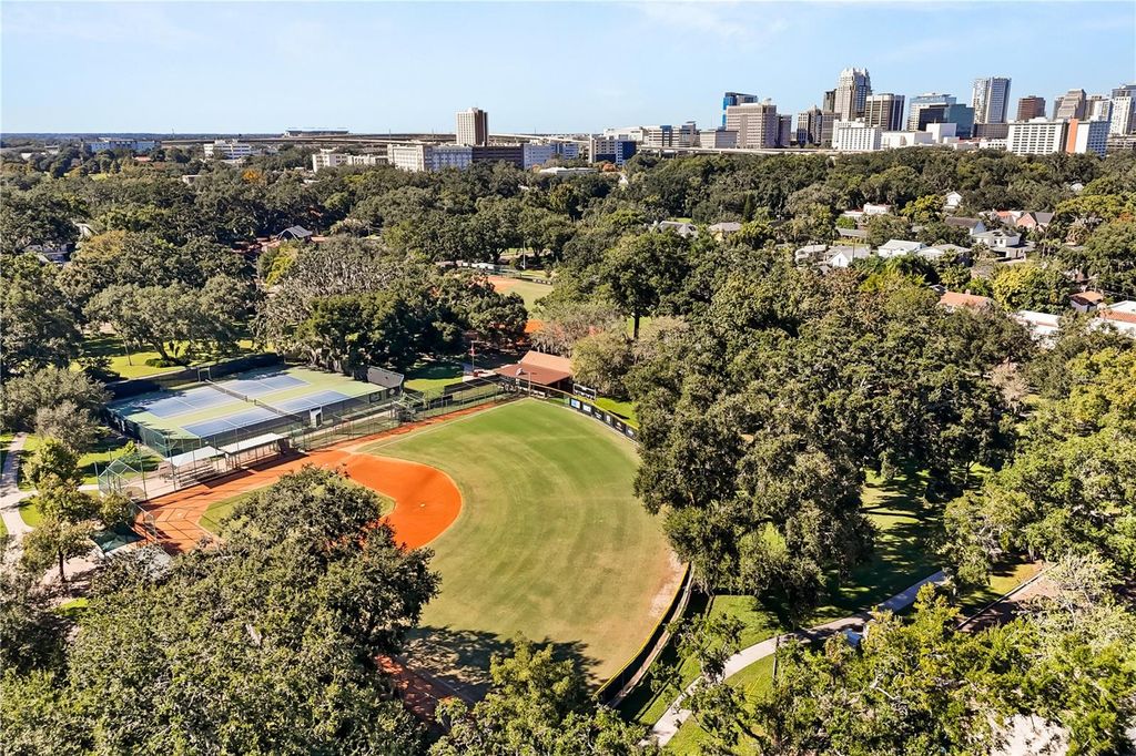 Image 33 of property listing at 608 BRIERCLIFF DRIVE, Orlando, FL 32806