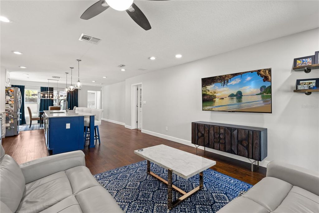 Image 7 of property listing at 608 BRIERCLIFF DRIVE, Orlando, FL 32806