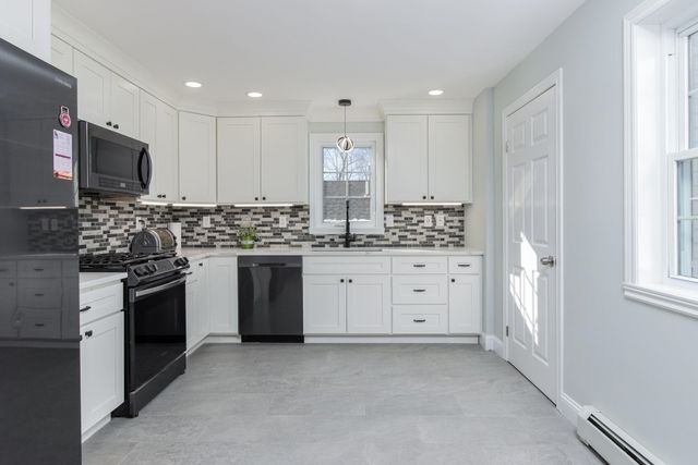 17 Trues Parkway, Sandown, NH 03873