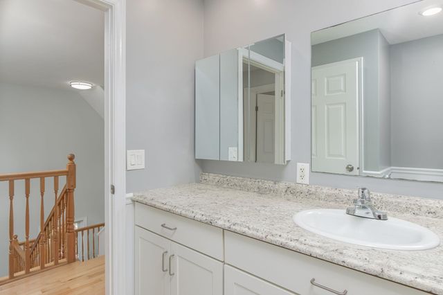 17 Trues Parkway, Sandown, NH 03873