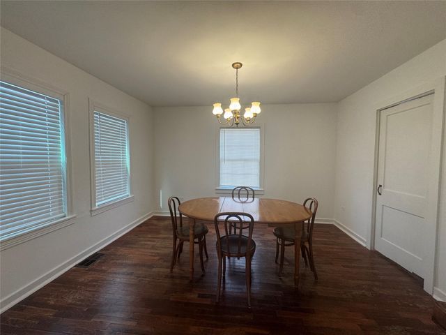 1803 Avenue P, Huntsville, TX 77340