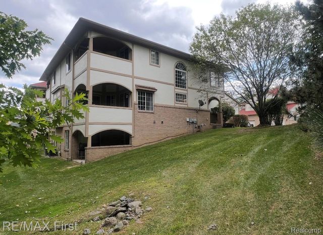 5998 Bella Vista Drive, West Bloomfield Charter Township, MI 48322