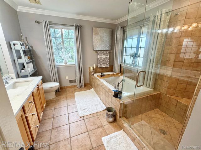 5998 Bella Vista Drive, West Bloomfield Charter Township, MI 48322