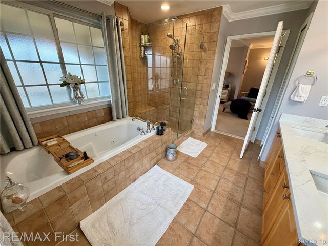 5998 Bella Vista Drive, West Bloomfield Charter Township, MI 48322